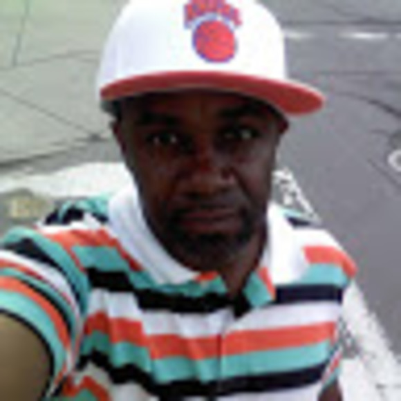 Meet your Posher, Dwight - Picture 1 of 2